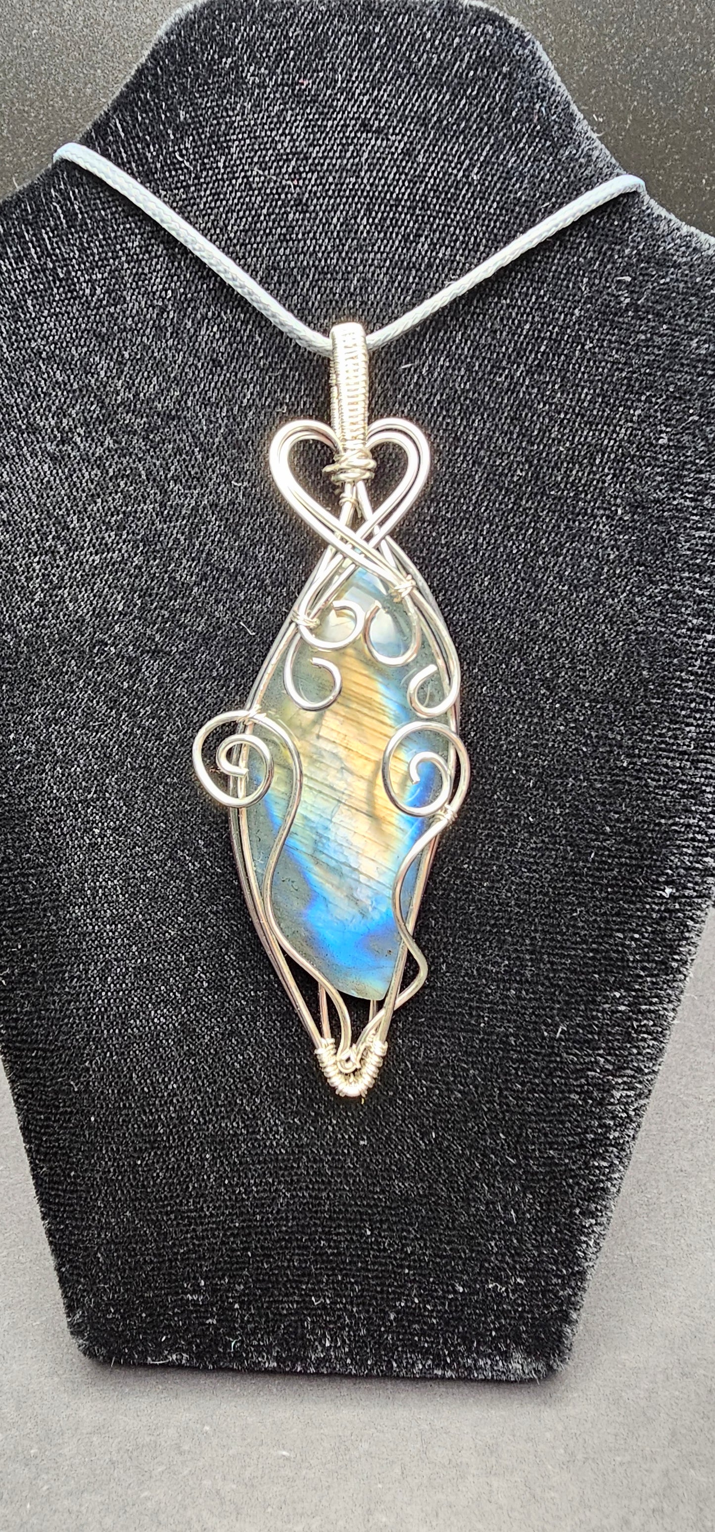 Blue Flash Labradorite Pendant