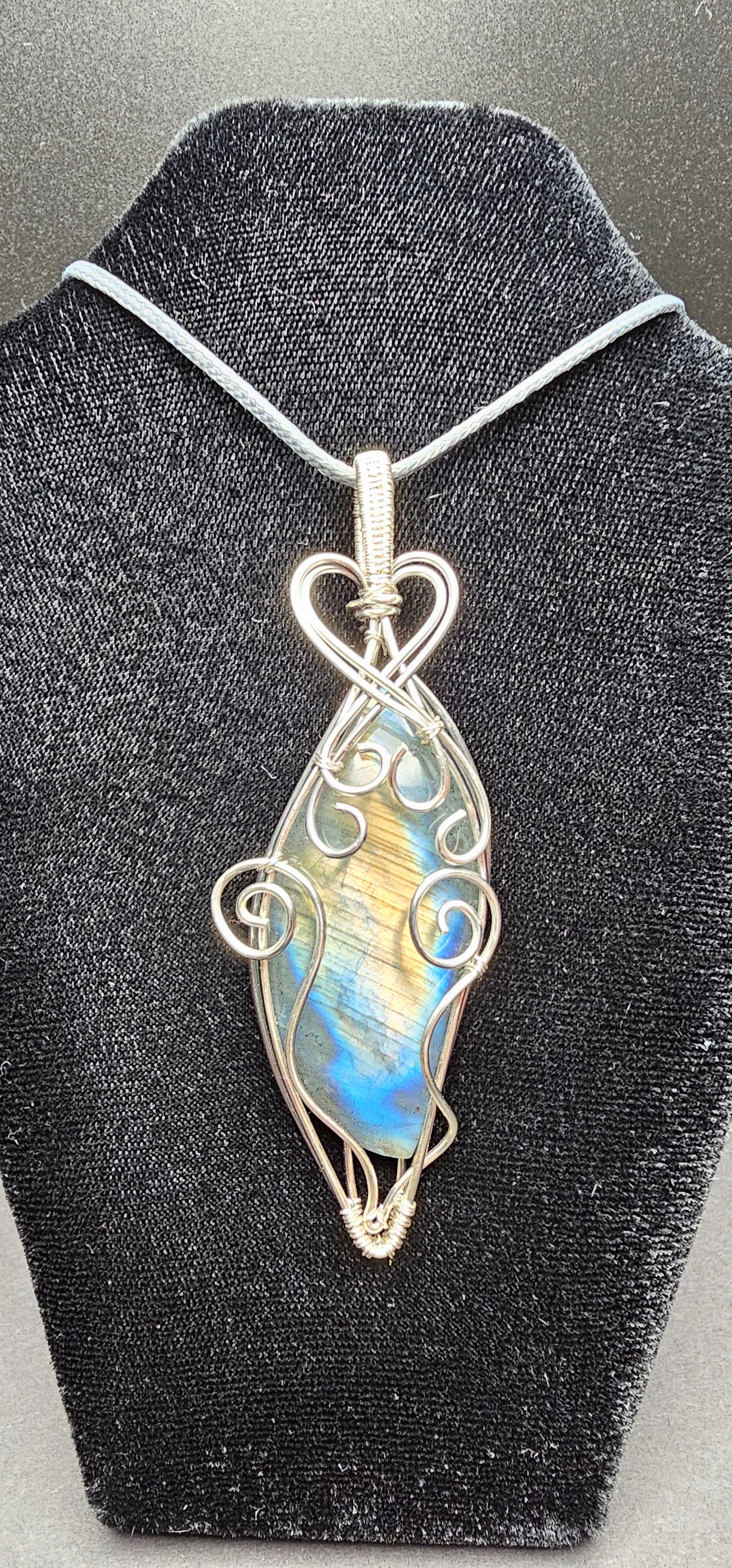 Blue Flash Labradorite Pendant
