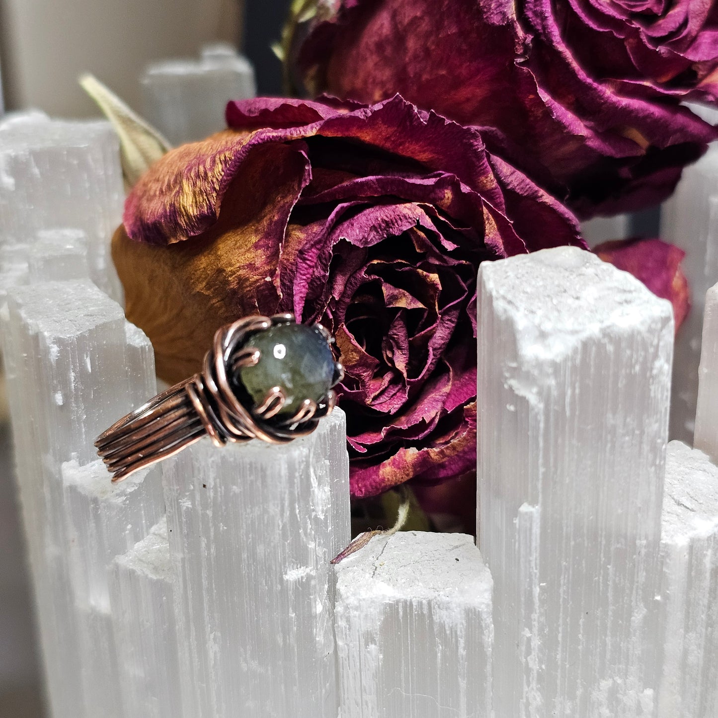 Blue Flash Labradorite Rosette Antiqued Copper Ring - Size 4