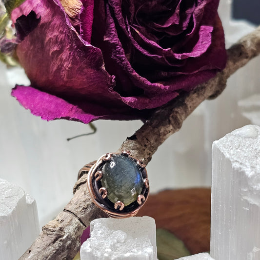 Blue Flash Labradorite Rosette Antiqued Copper Ring - Size 4